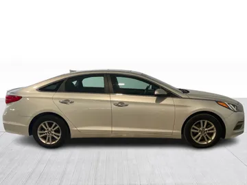 2017 Hyundai Sonata - image 9