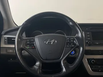 2017 Hyundai Sonata - image 16