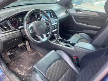 2019 Hyundai Sonata - image 8