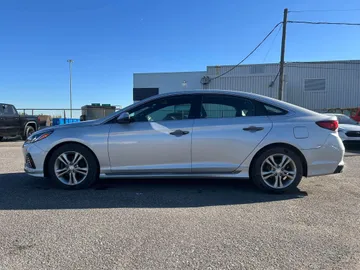 2019 Hyundai Sonata - image 4