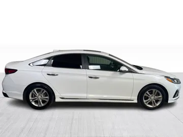 2019 Hyundai Sonata - image 2
