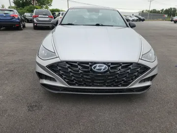 2022 Hyundai Sonata - image 2