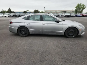 2022 Hyundai Sonata - image 4