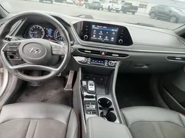 2022 Hyundai Sonata - image 10