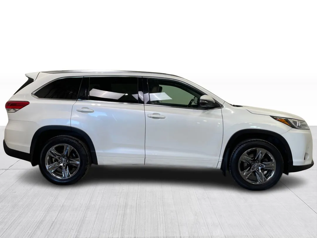 2017 Toyota Highlander — photo 2
