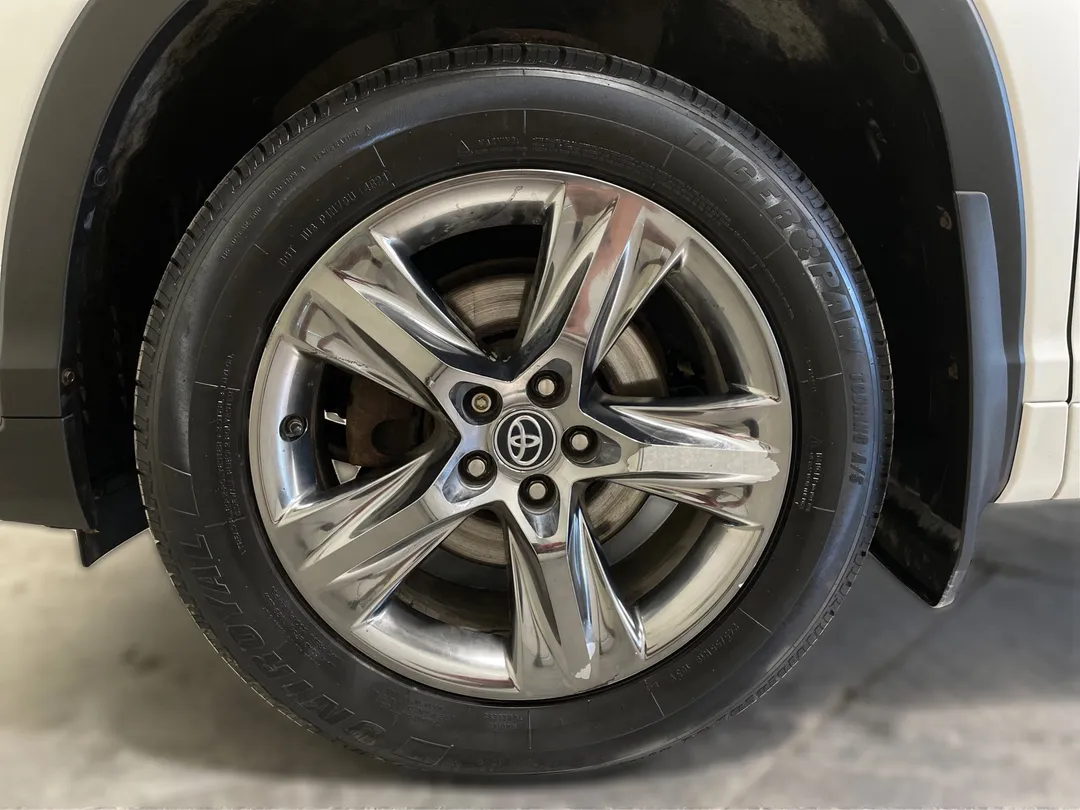 2017 Toyota Highlander — photo 6