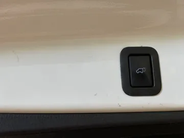 2017 Toyota Highlander - image 35