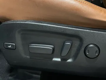 2017 Toyota Highlander - image 19