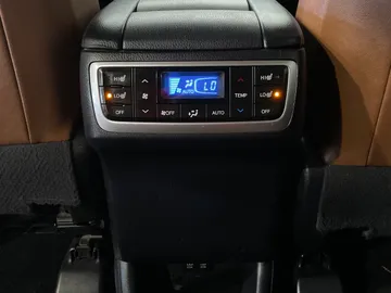 2017 Toyota Highlander - image 34