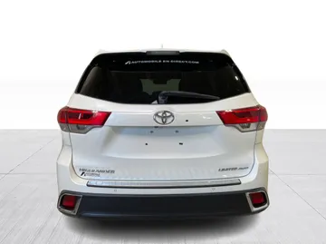 2017 Toyota Highlander - image 12
