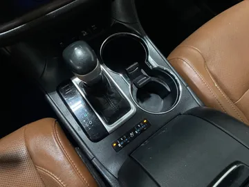 2017 Toyota Highlander - image 30