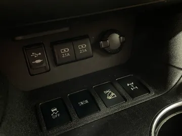 2017 Toyota Highlander - image 29