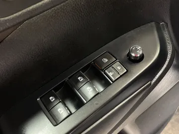 2017 Toyota Highlander - image 25