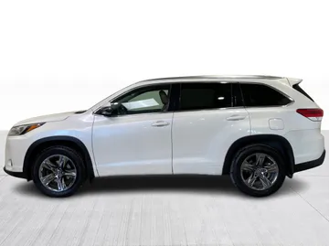 2017 Toyota Highlander - image 10