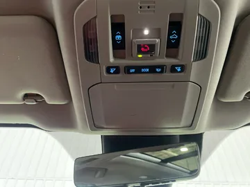 2021 Toyota Highlander Hybrid - image 16