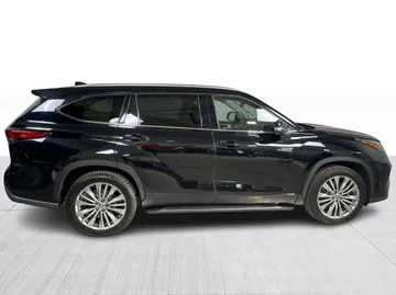 2021 Toyota Highlander Hybrid - image 2
