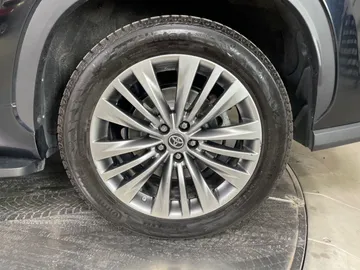2021 Toyota Highlander Hybrid - image 7