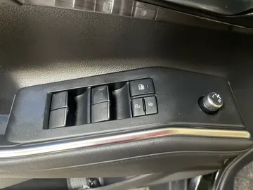 2021 Toyota Highlander Hybrid - image 28