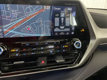 2021 Toyota Highlander Hybrid - image 26