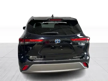 2021 Toyota Highlander Hybrid - image 12