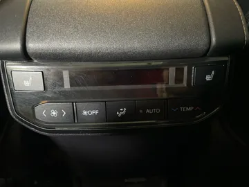 2021 Toyota Highlander Hybrid - image 30