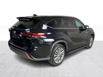 2021 Toyota Highlander Hybrid - image 14