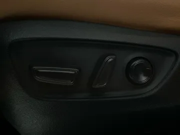 2022 Toyota Highlander - image 19