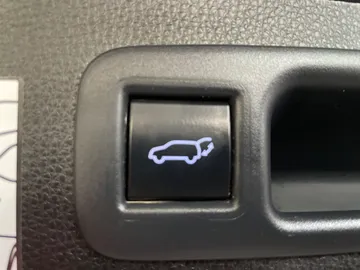 2022 Toyota Highlander - image 22