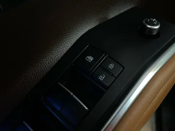 2022 Toyota Highlander - image 28