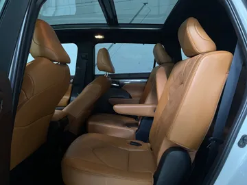 2022 Toyota Highlander - image 21