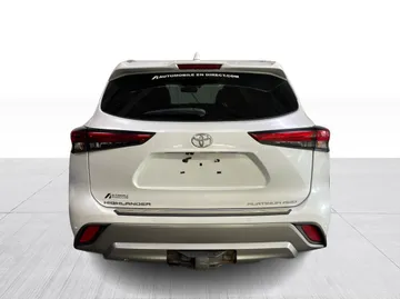 2022 Toyota Highlander - image 13