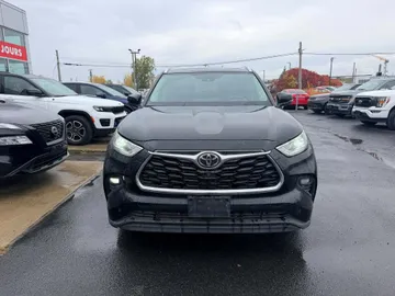 2020 Toyota Highlander - image 2