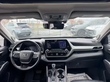 2020 Toyota Highlander - image 9