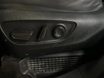 2022 Toyota Sienna - image 26