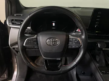 2022 Toyota Sienna - image 20