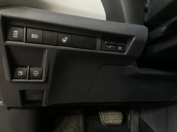 2022 Toyota Sienna - image 30