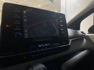 2022 Toyota Sienna - image 21