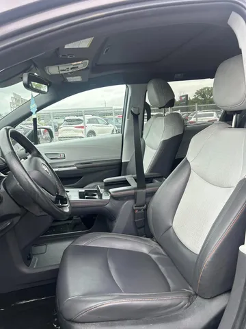 2022 Toyota Sienna - image 9