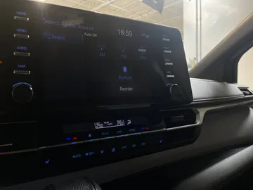 2022 Toyota Sienna - image 28