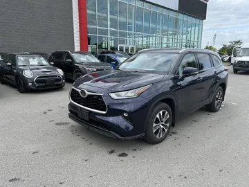 2021 Toyota Highlander - image 3