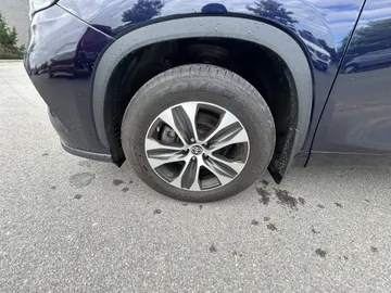 2021 Toyota Highlander - image 7