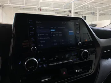 2022 Toyota Highlander - image 27
