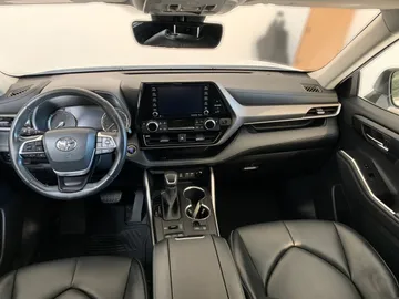 2022 Toyota Highlander - image 15