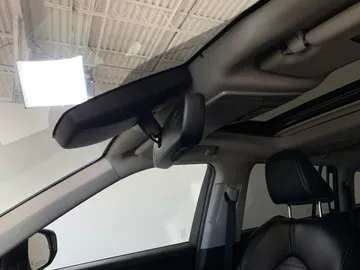 2022 Toyota Highlander - image 16
