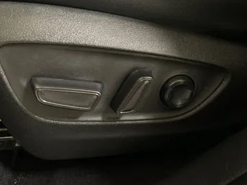 2022 Toyota Highlander - image 25