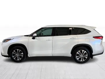 2022 Toyota Highlander - image 9