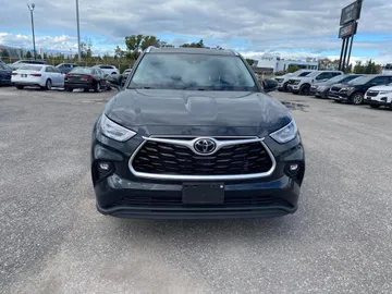 2021 Toyota Highlander - image 2