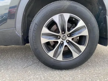 2021 Toyota Highlander - image 10