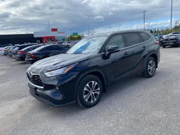 2021 Toyota Highlander - image 3