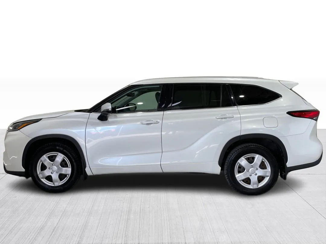 2022 Toyota Highlander XLE AWD, photo 10